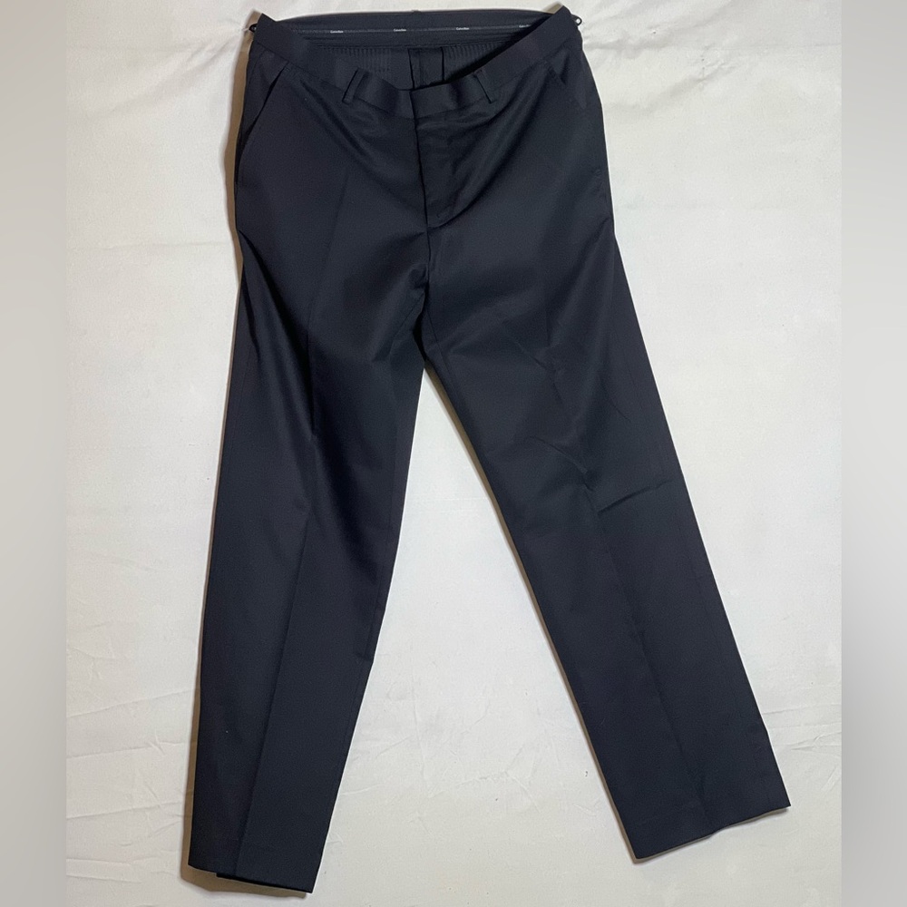 Calvin Klein Men's Modern Fit Dress Pants. Black in color, size-W32xL30